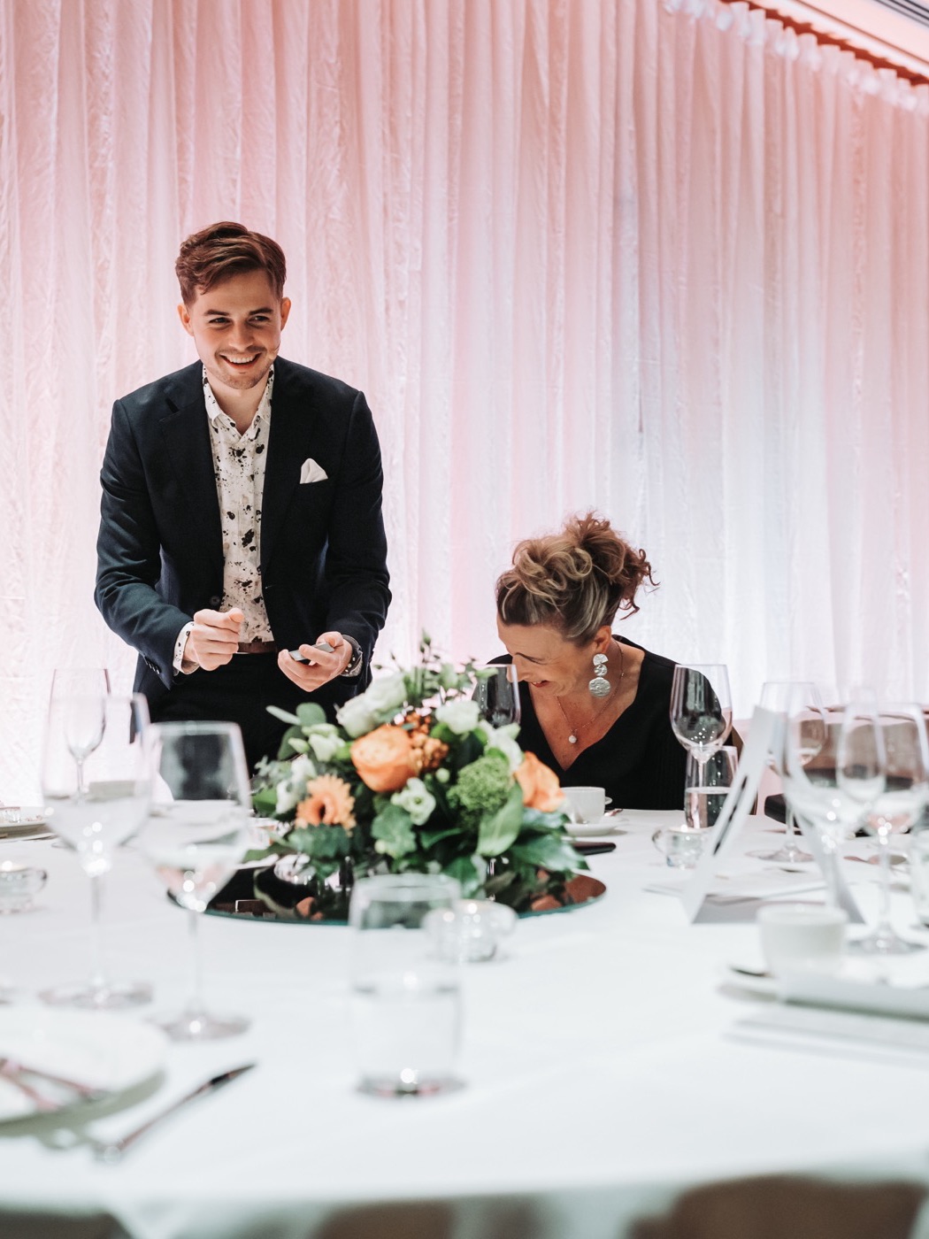 Hienostunut fine dining -lähikuva taikatempusta