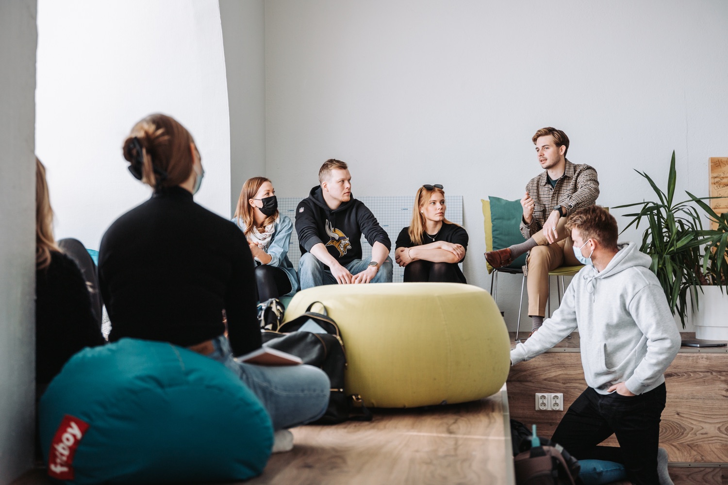 Johannes vetämässä keynotea työyhteisölle